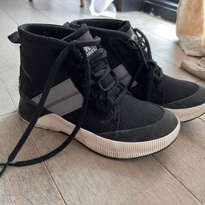 Sorel Out N About Mid sneaker (6.5)